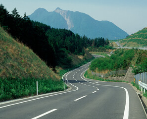 由布岳と道路
