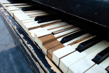 old piano on the street, old instrument