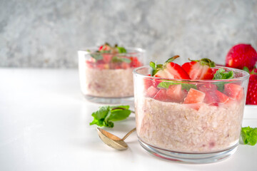 Set fruit overnight oatmeal