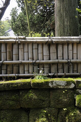 古い寺の竹塀