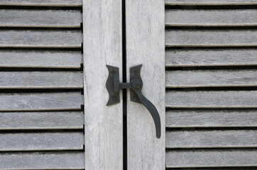 開き雨戸の鍵