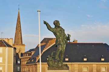 Monument to Robert Surcouf on a rampart of Saint Malo, Brittany, France - obrazy, fototapety, plakaty