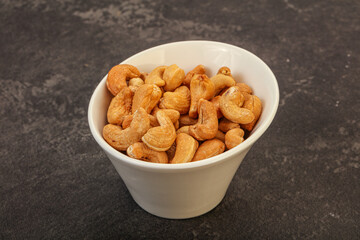 Cashew heap in the bowl