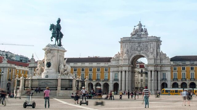 Commerce Square, Ornate triumphal arch or Arco da Rua Augusta. Lisbon, Portugal.