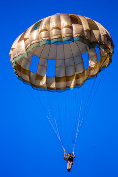 parachute sur fond de ciel
