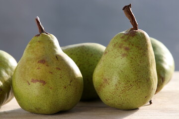 Pears mini on wooden chopping board