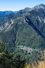 Fototapeta premium Cicogna e Alpe Prà - Casa dell'Alpino