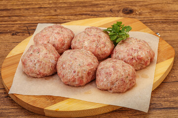 Raw turkey meatball for cooking