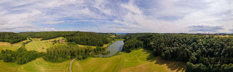 Obraz premium Stausee im Wald bei Schwäbisch Hall Hohenlohe 