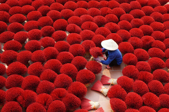Women in the village over the humming of CanTho,Hanoi incense produced more than 100 years