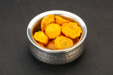 Marinated yellow patisson in the bowl