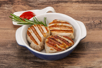 Grilled pork medallion with sauce