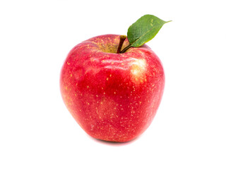 Roter Apfel isoliert auf weißen Hintergrund