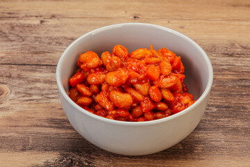 Baked kidney with tomato and pepper