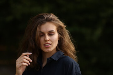 Naklejka premium pensive face of a young girl