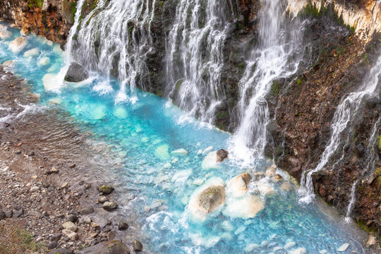北海道美瑛町の白金温泉にある白ひげの滝