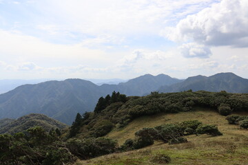日本の入道ヶ岳と呼ばれる山の山頂の絶景。みんなに伝えたい。