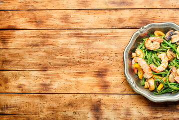 Prawn with asparagus beans