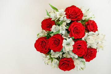 Bouquet with red roses and white flowers in round box. View from above.