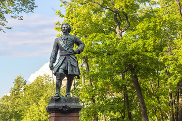 Fototapeta na wymiar Russia, Saint Petersburg, 09.08.2020. Monument in honor of Peter the great in the autumn city park. autumn weather and beautiful foliage of trees. editorial use only