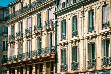 Obraz premium View of the facade of a building in the downtown of Reims in France 