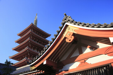 Fototapeta na wymiar 浅草寺の五重の塔