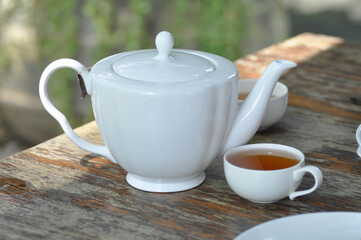 tea cup and tea pot