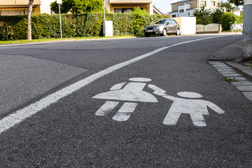 Fußgängerweg - Markierung für Füßgänger
