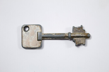 Chave de metal com fundo branco