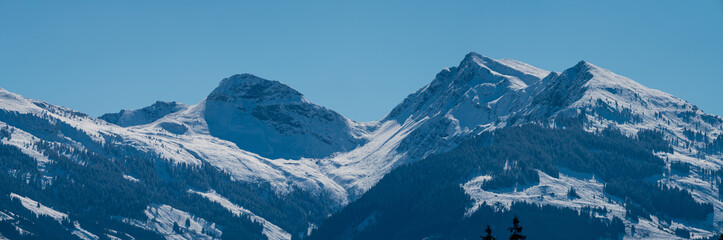 Hochgebirge mit Schnee Panorama