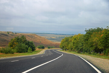 Obraz premium Highway landscape without moving cars at daytime