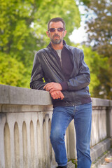 Fototapeta premium Portrait d'un homme debout