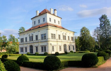 Fototapeta na wymiar Sommerhaus im Ostrov, Czech Republic