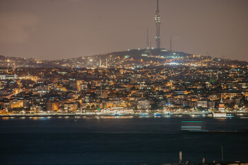 Fototapeta premium beautiful and modern Istanbul at night. A fusion of Asian and European culture in one city. history and modernization in one place.