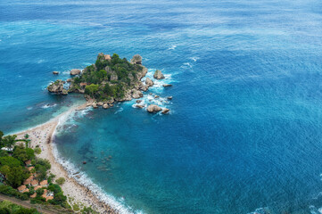 Insel Isola Bella im Mittelmeer an der Küste Siziliens mit Freiraum für individuelle Anpassungen