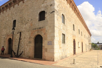 Fototapeta na wymiar Antigua mansión Zona Colonial Santo Domingo , sede del Museo de Las Casa Reales de la época Colombina 