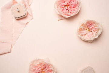 Feminine blush wedding background with copy space and garden roses - obrazy, fototapety, plakaty