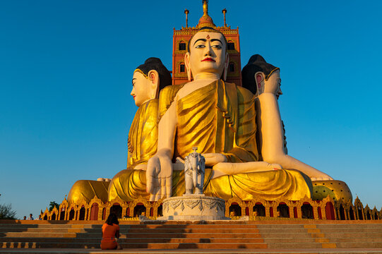 Huge sitting Buddhas, Ko Yin Lay, Pupawadoy Monastery near Ye, Mon state