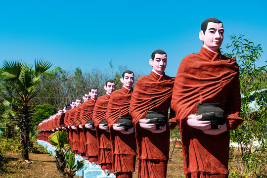 Huge line of pilgrim statues in Win Sein Taw Ya outside Mawlamyine, Mon state