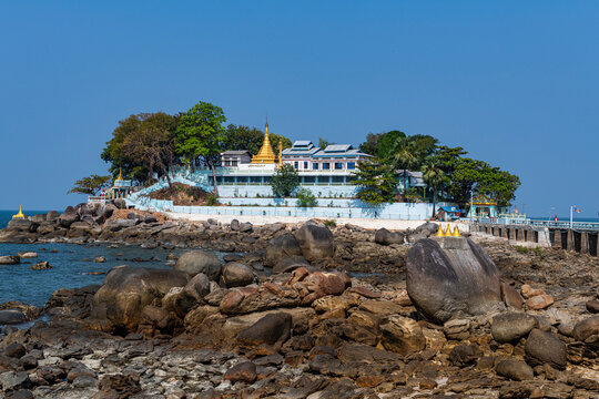 Myaw Yit Pagoda in the ocean near Dawei, Mon state