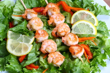 Delicious shrimp skewers on a fresh vegetables