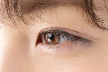 Obraz premium 眼・女性・コンタクトレンズ