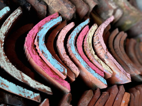 old colored tiles - vecchi coppi colorati