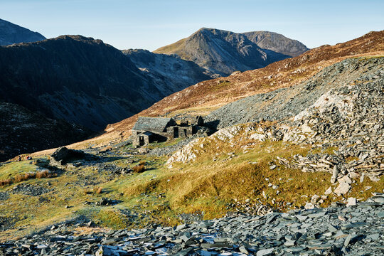 Dubs Hut bothy with Haystacks beyond. Cumbria, UK.
