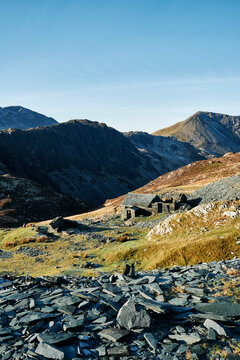 Dubs Hut bothy with Haystacks beyond. Cumbria, UK.