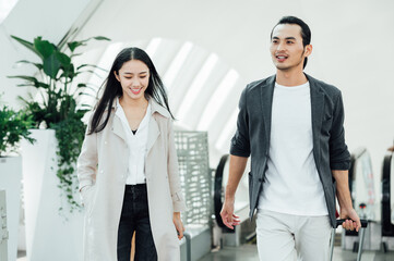 Business people traveling together