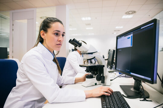Young woman in lb apparel using computer while working in innovative laboratory.
