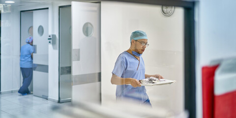 hospital professionals bringing tools for surgery