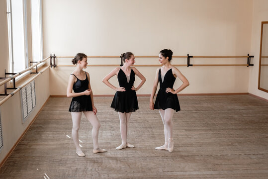 Young ballerinas talking during break - Powered by Adobe