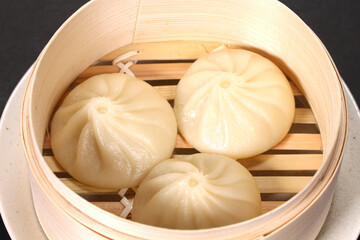 蒸籠に入った小籠包